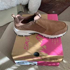 Women’s Skechers Hillcrest Size 6